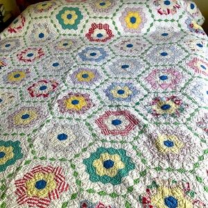 Grandmas Flower quilt. Hand pieced and quilted. 1920-1930’s.